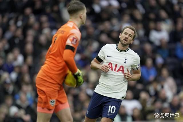 热刺3-0轻取朴茨茅斯，继续英超领跑